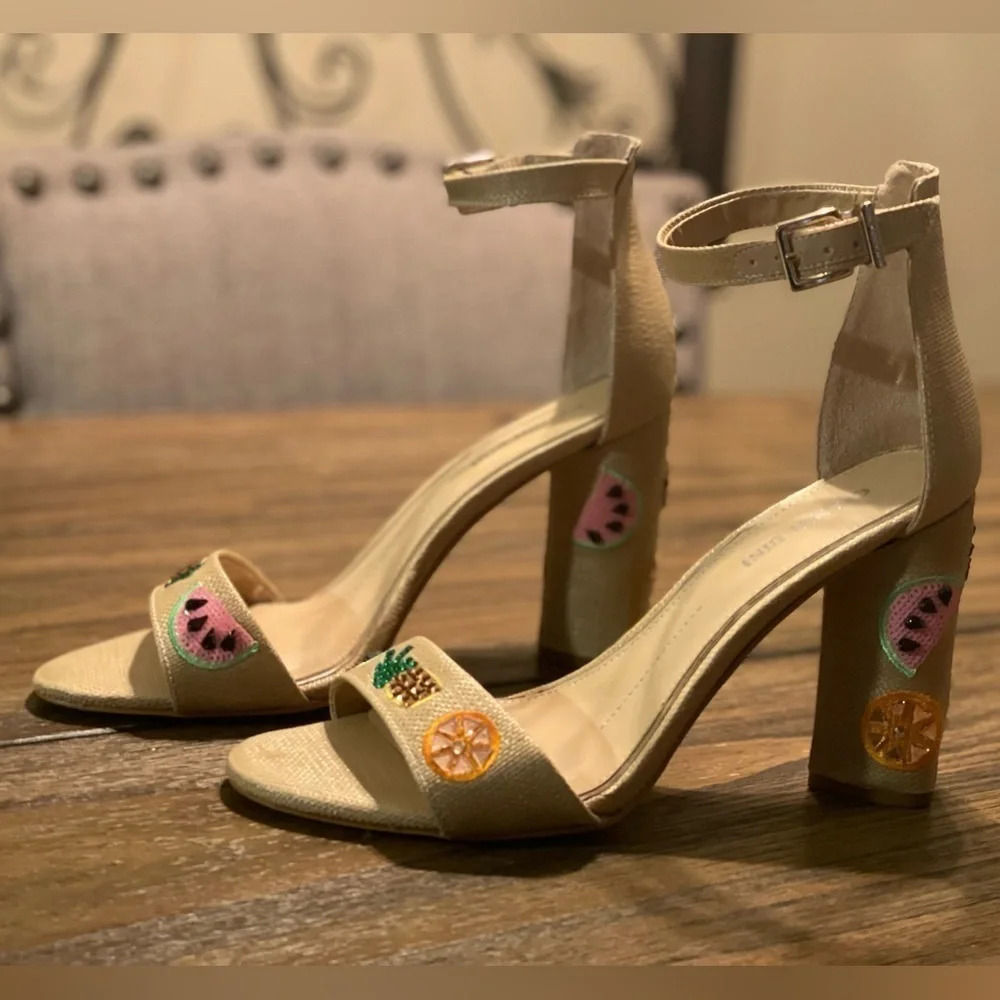 Gianni Bini Joenah Natural Straw Fruit Embellished Block Heel Sandals Size 8.5